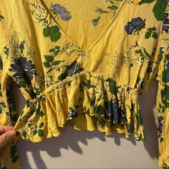 Urban Outfitters small floral long sleeve ruffle crop 90’s inspired vneck boho - Picture 3 of 6